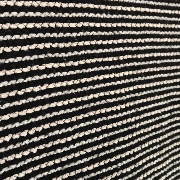 H&M black and white textured top - Picture 5 of 7